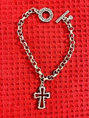 Silver Tone Cross Charm Bracelet Toggle Clasp Rolo Chain